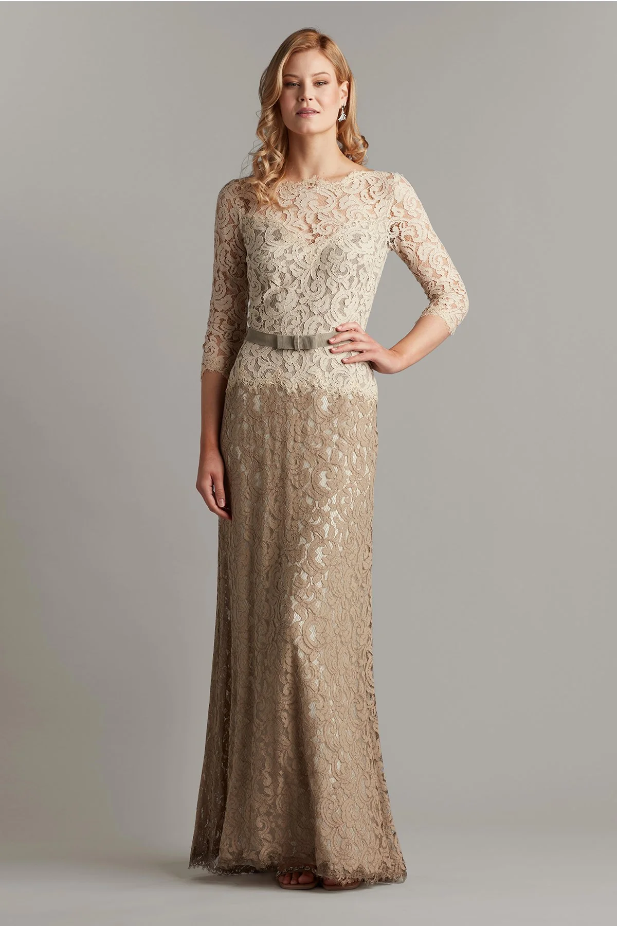 Amberly Belted Lace ¾ Sleeve Gown de Tadashi Shoji